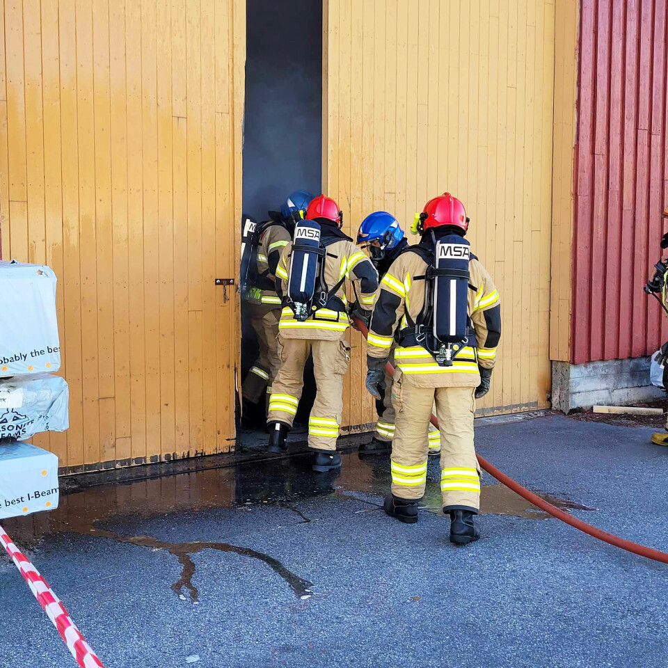 Kristiansand brann og redning, avdeling Vennesla, Lag 2, sammen med kjentperson og markør fra Huntonit AS.