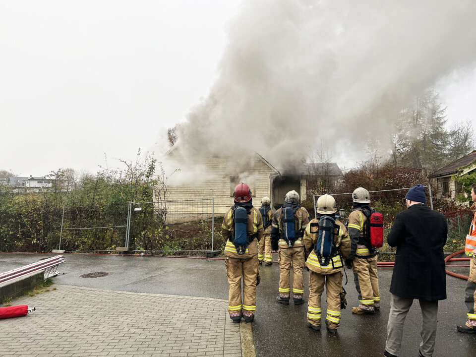 Øvde sammen på varm røykdykkerøvelse