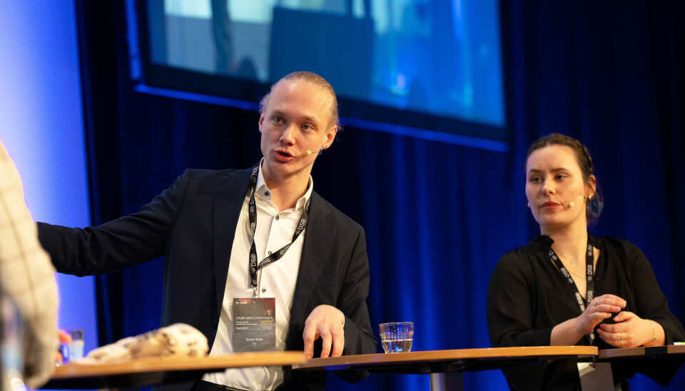 Simen Velle, leder av Fremskrittspartiets Ungdom, under en paneldebatt om ungdom og beredskap sammen med journalist i NRKs Ung-redaksjon Katarina Moneta.