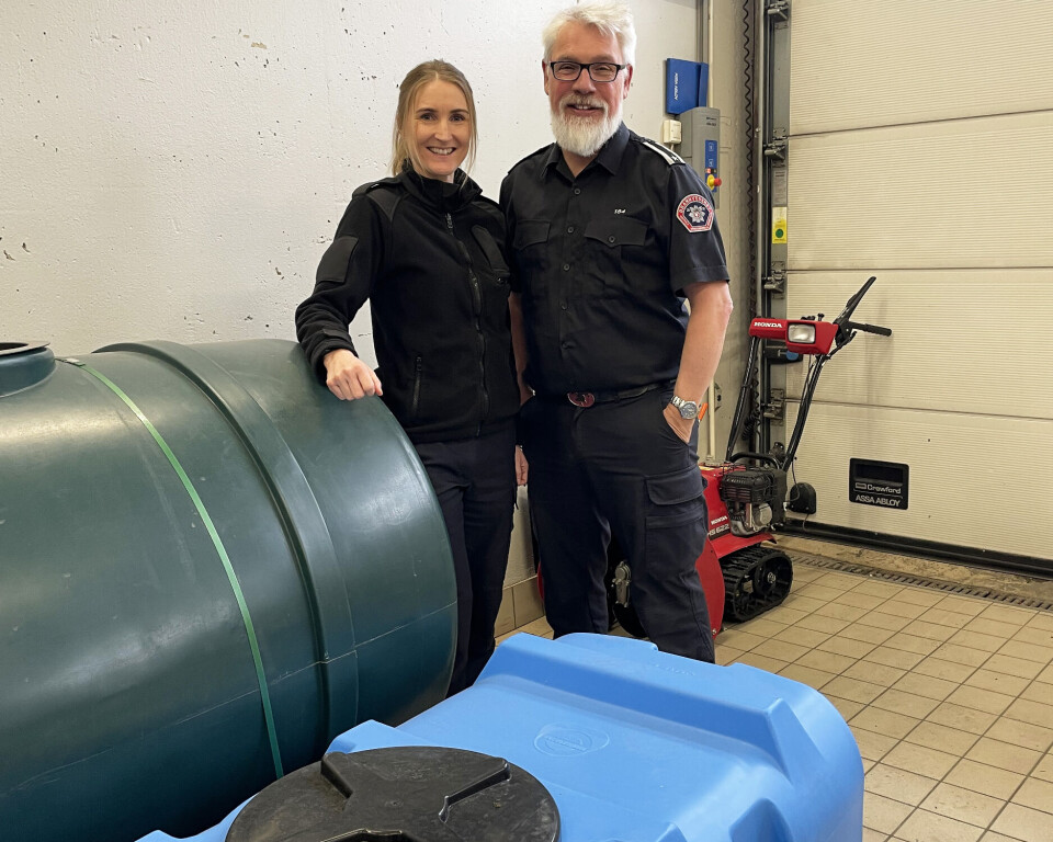 – Vi er ikke i mål med alle tiltak, men vi er i gang, sier Nina Alme, HMS-rådgiver og beredskapskoordinator Andrew Wright i Vestfold interkommunale brannvesen IKS.