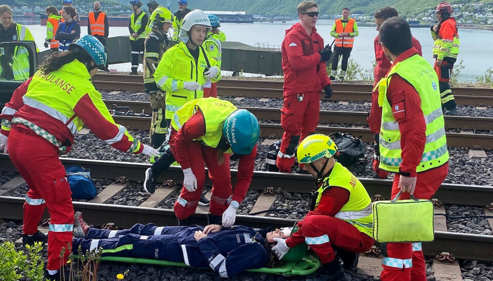 Industrivernet ved LKAB i Narvik hadde en fullskalaøvelse før sommeren. Her jobbes det med håndtering av skadet person som er frigjort av brannvesenet.